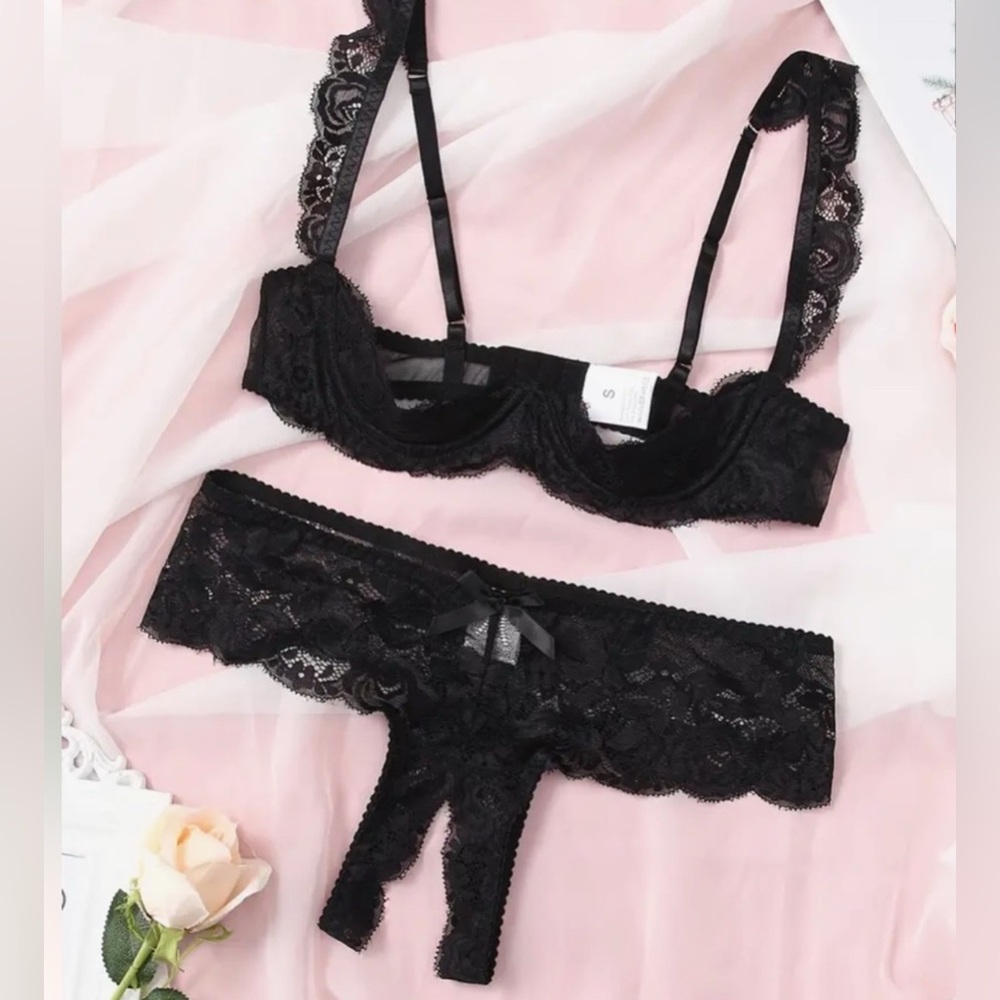 *NEW* Bra/Panty Set w/Beautiful Lace Detail- NWOT NEVER WORN
